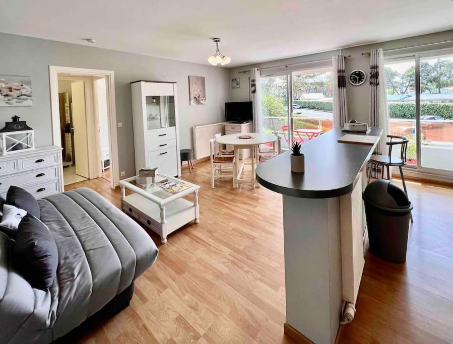 Sur Le Port. Apartment *