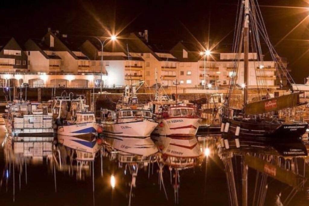 Sur Le Port. Grandcamp-Maisy